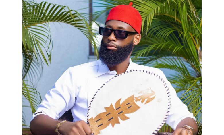 Police Reduced to Opening Car Doors & Snapping Pics" instead of protecting citizens - BBNaija's Tochi 1 Police Reduced to Opening Car Doors & Snapping Pics" instead of protecting citizens - BBNaija's Tochi